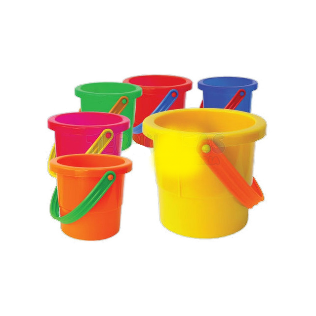 BALDE PLASTICO. PILUQUI.