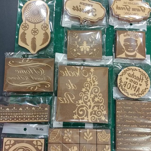 SELLO DECORATIVO *L* 8 a11cm. APROX.