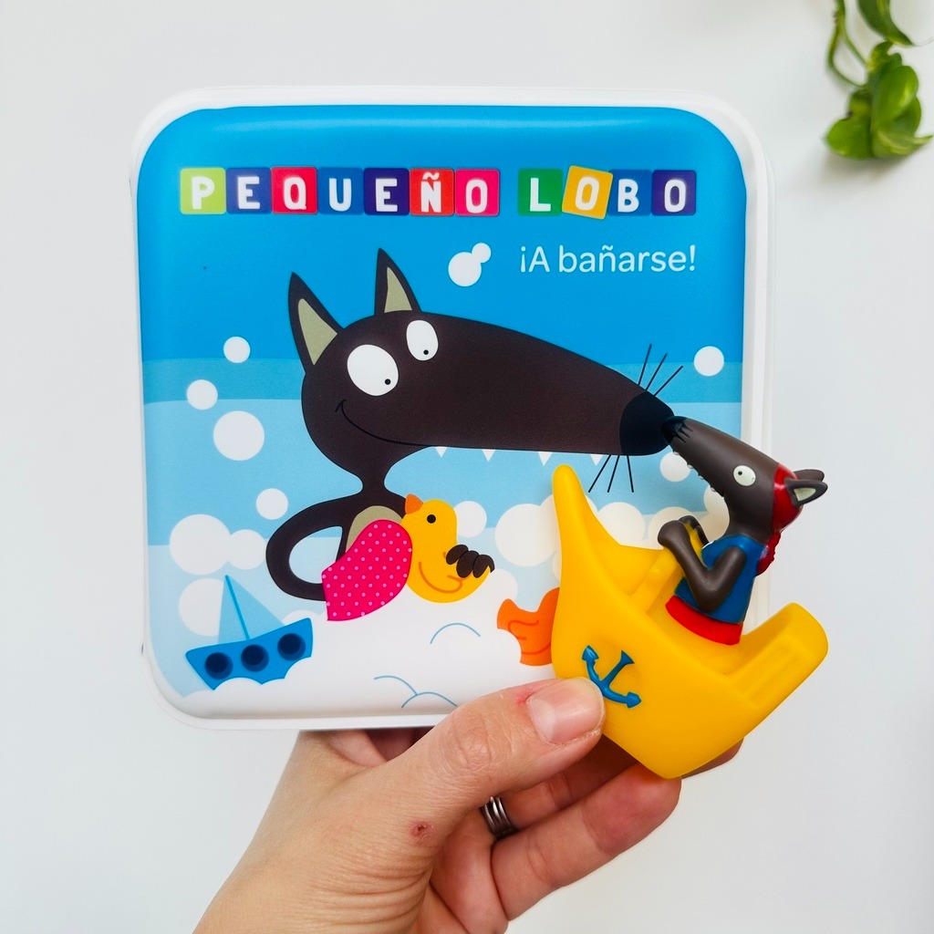 COL.PEQUEÑO LOBO:A BAÑARSE+JUGUETE