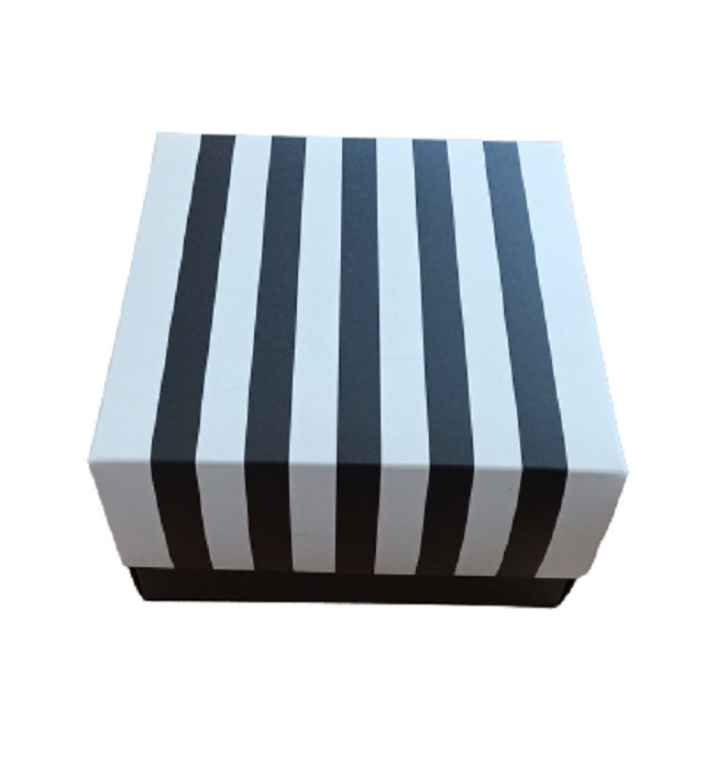 CAJA  RAYAS BN 16x15x9cm. MEDIUM