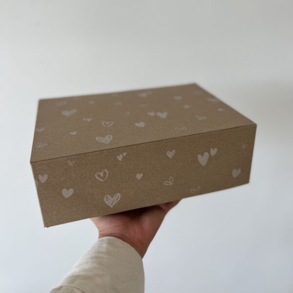 CAJA  DELIVERY S/VISOR 17.7x26x8.7cm.KRAFT-CORAZON