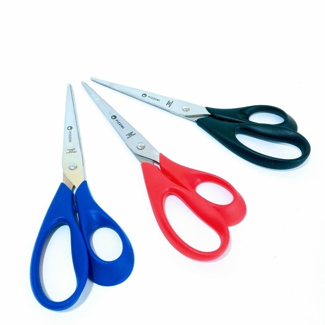 TIJERA 21cm.DISEÑO ERGONOMICO PIZZINI